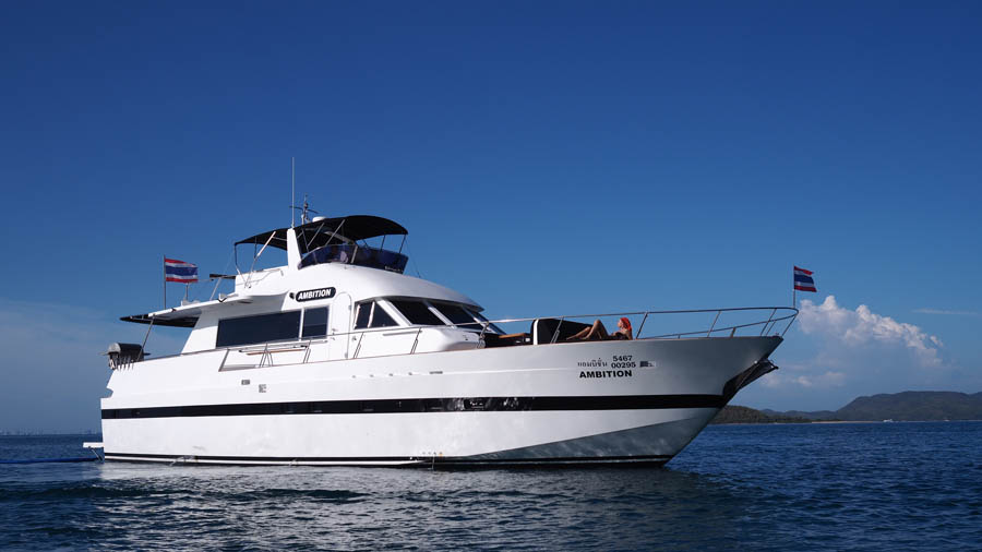 yacht rentals pattaya